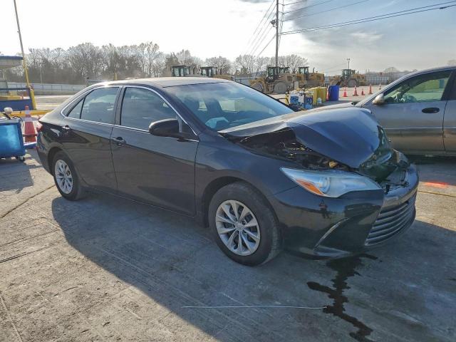 Toyota Camry Le Image 2