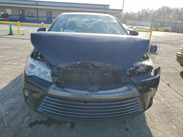 Toyota Camry Le Image 10