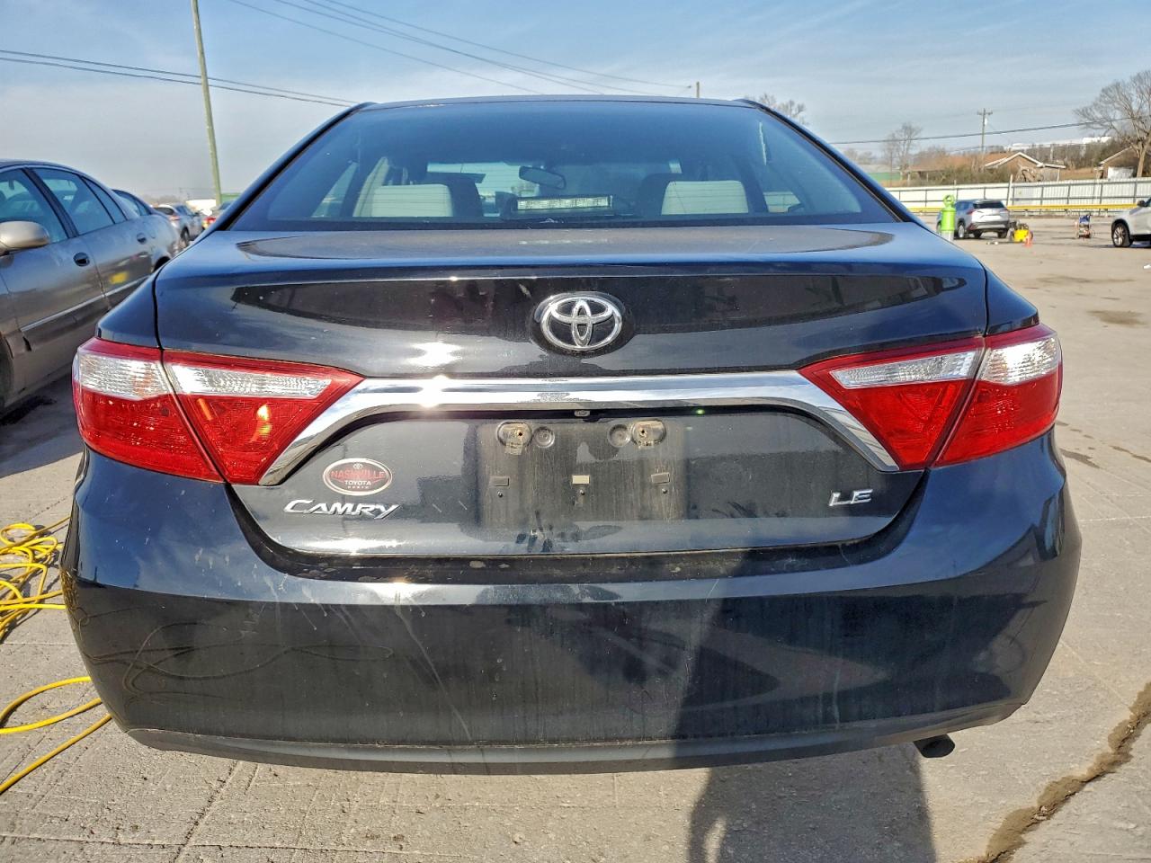 Toyota Camry Le Image 4