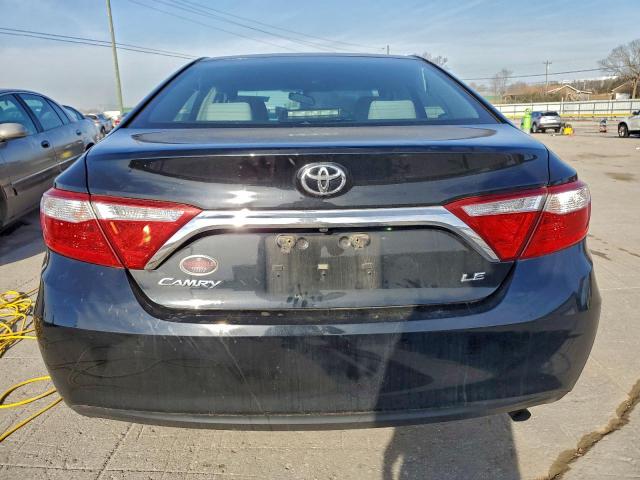 Toyota Camry Le Image 4