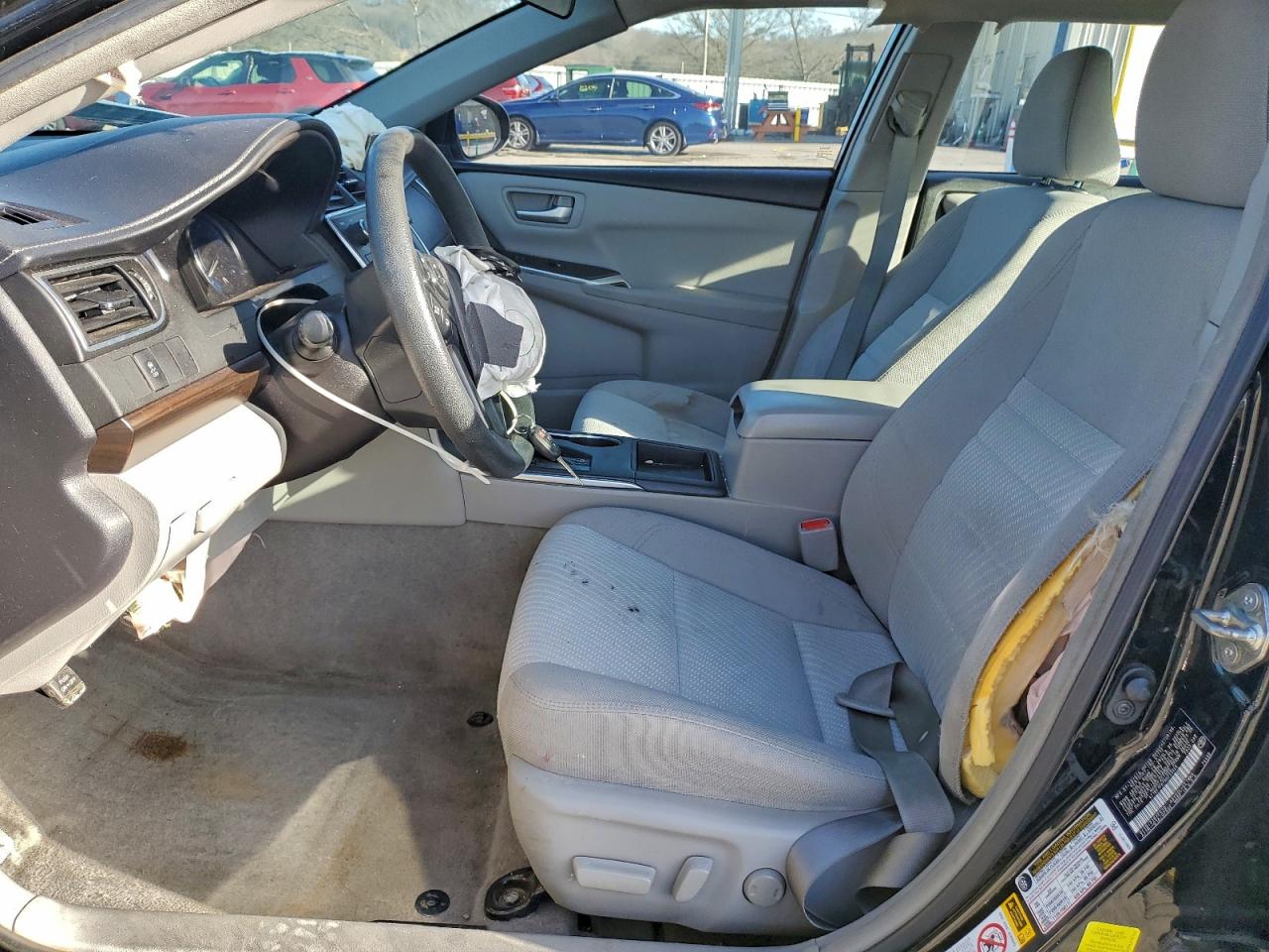 Toyota Camry Le Image 8