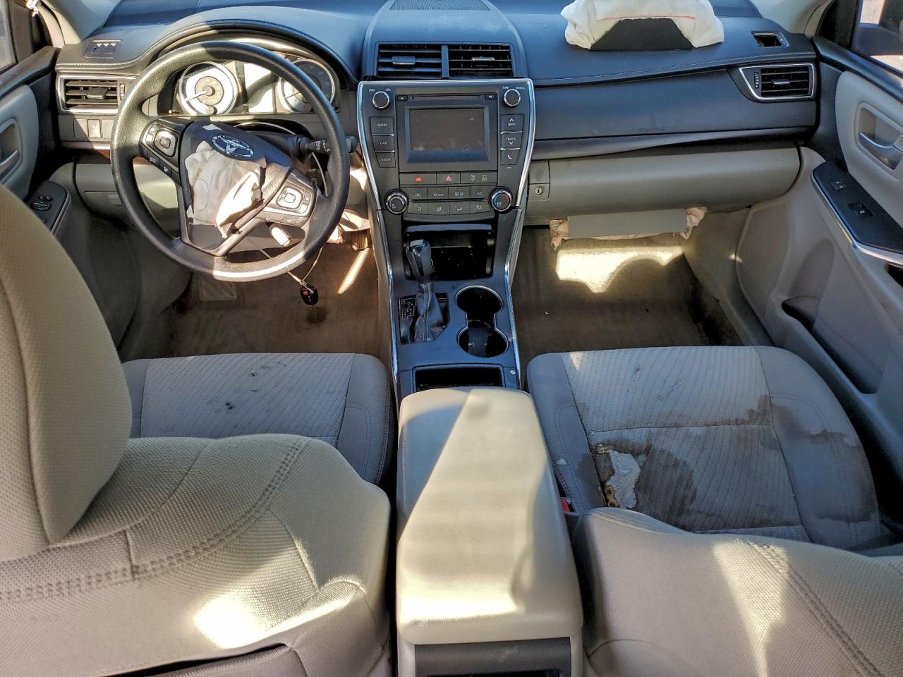 Toyota Camry Le Image 5