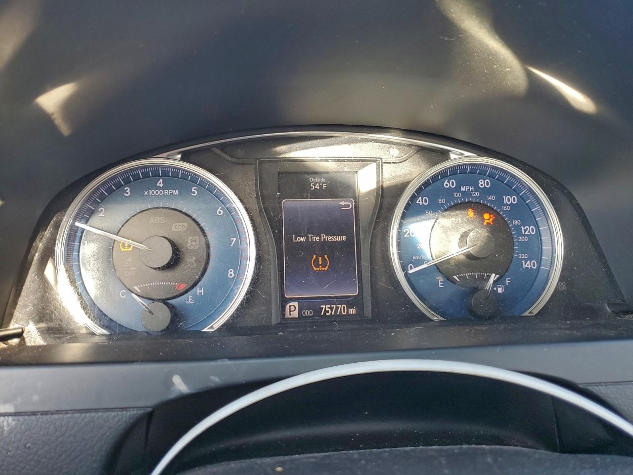 Toyota Camry Le Image 9