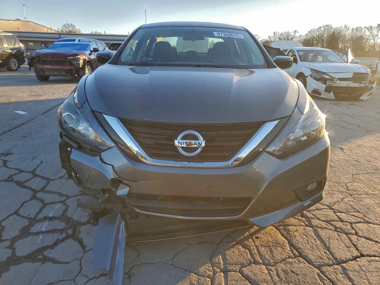 Nissan Altima 2.5 Image 9