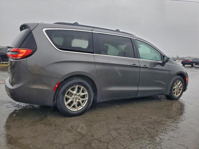 Chrysler Pacifica Touring L Image 2