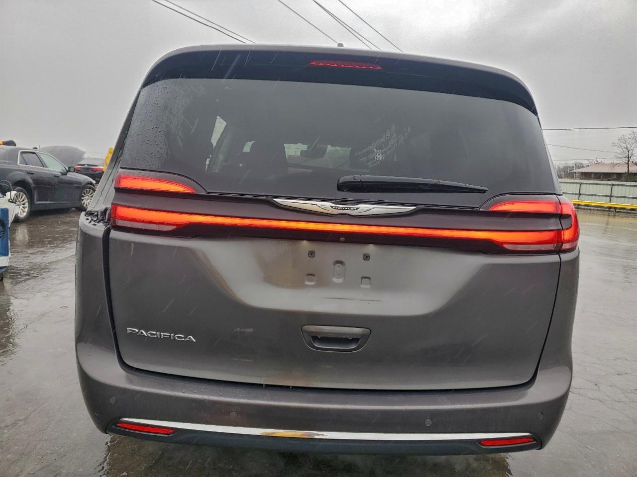 Chrysler Pacifica Touring L Image 11