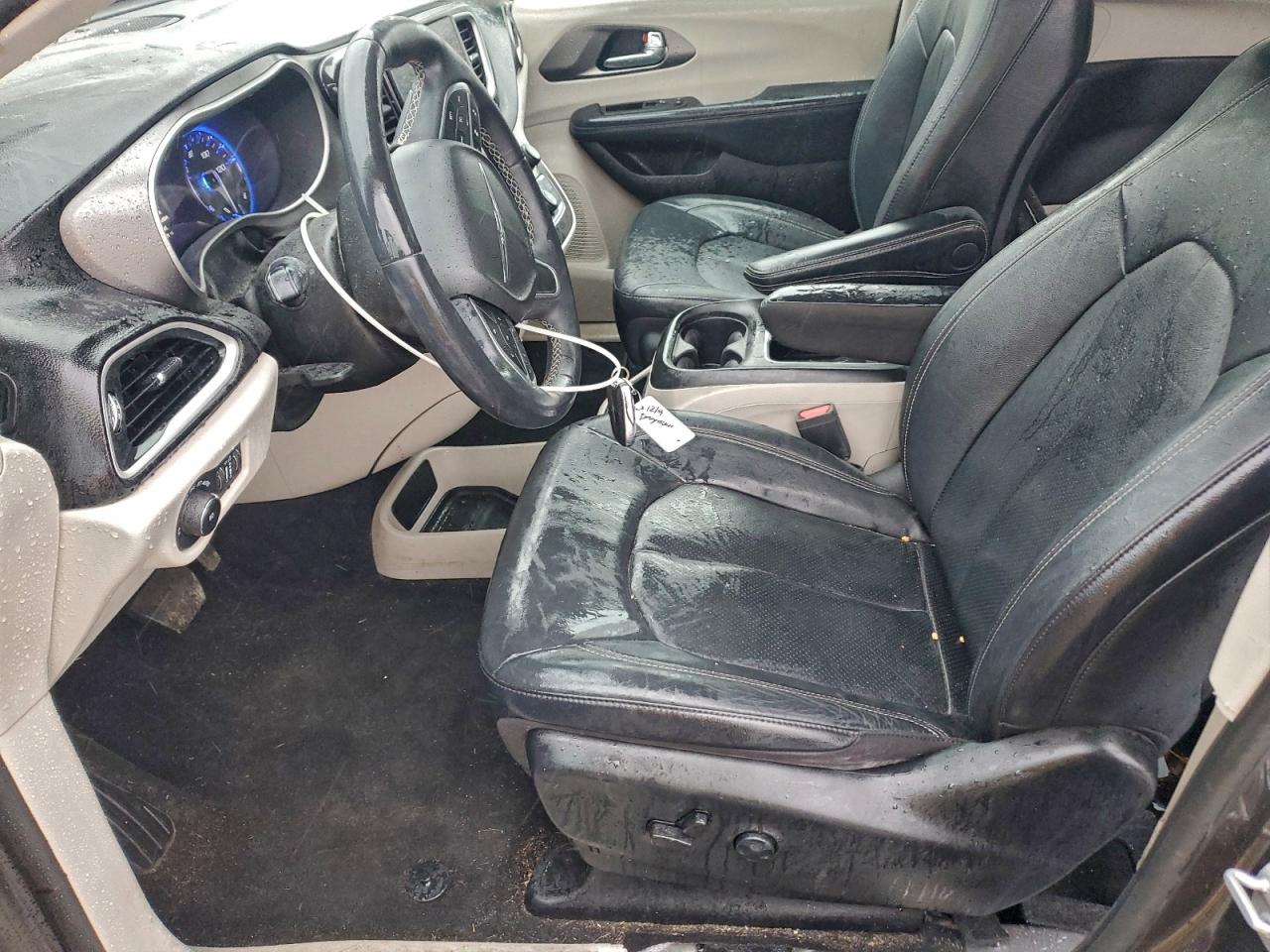 Chrysler Pacifica Touring L Image 6