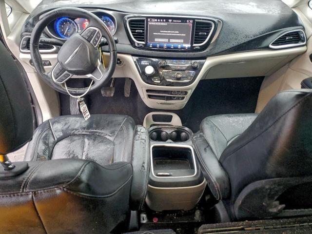 Chrysler Pacifica Touring L Image 4