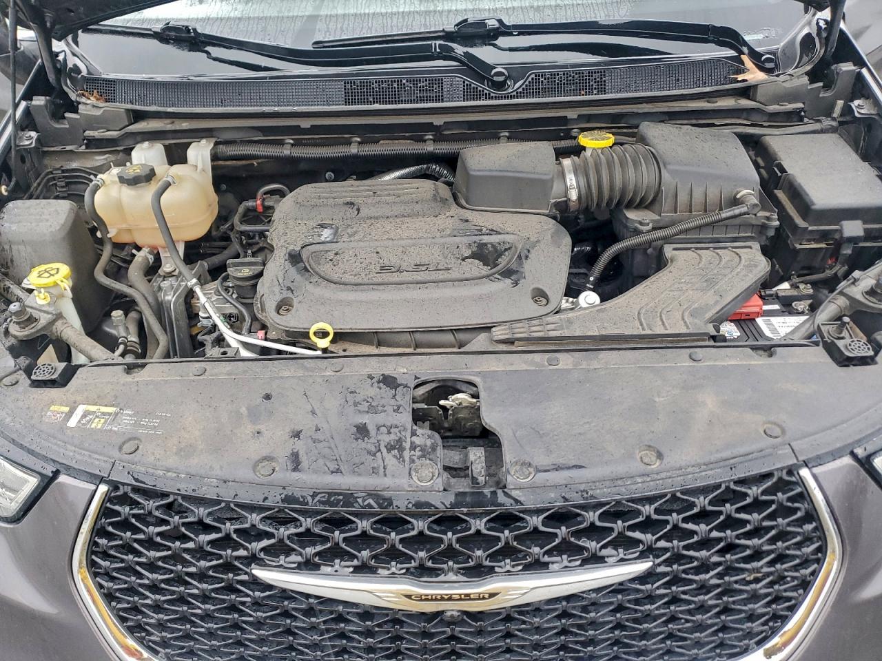 Chrysler Pacifica Touring L Image 9