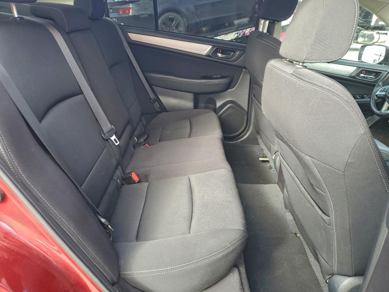 Subaru Legacy 2.5i Premium Image 6