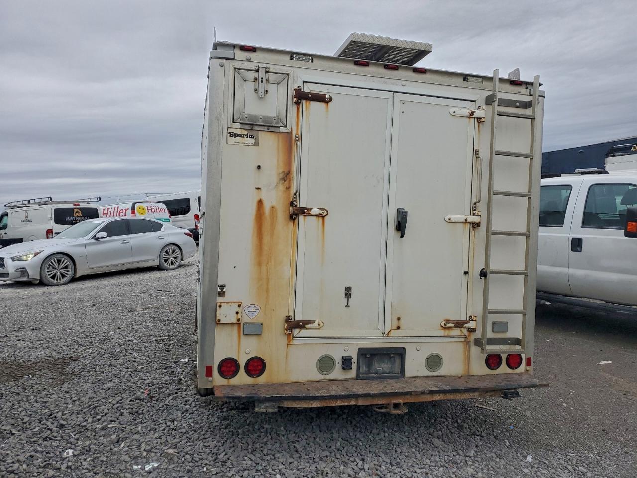 Chevrolet Express Image 4