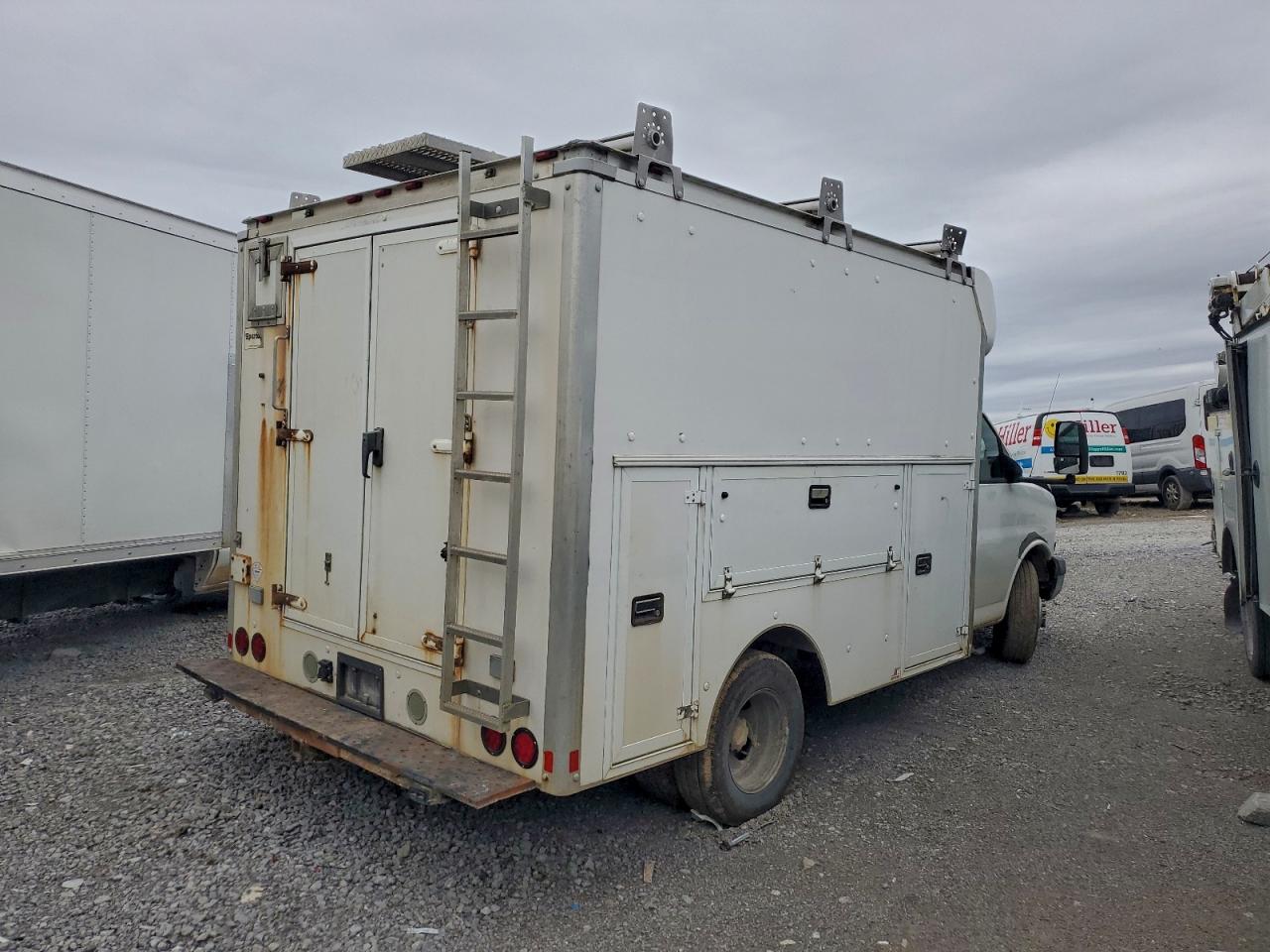 Chevrolet Express Image 6