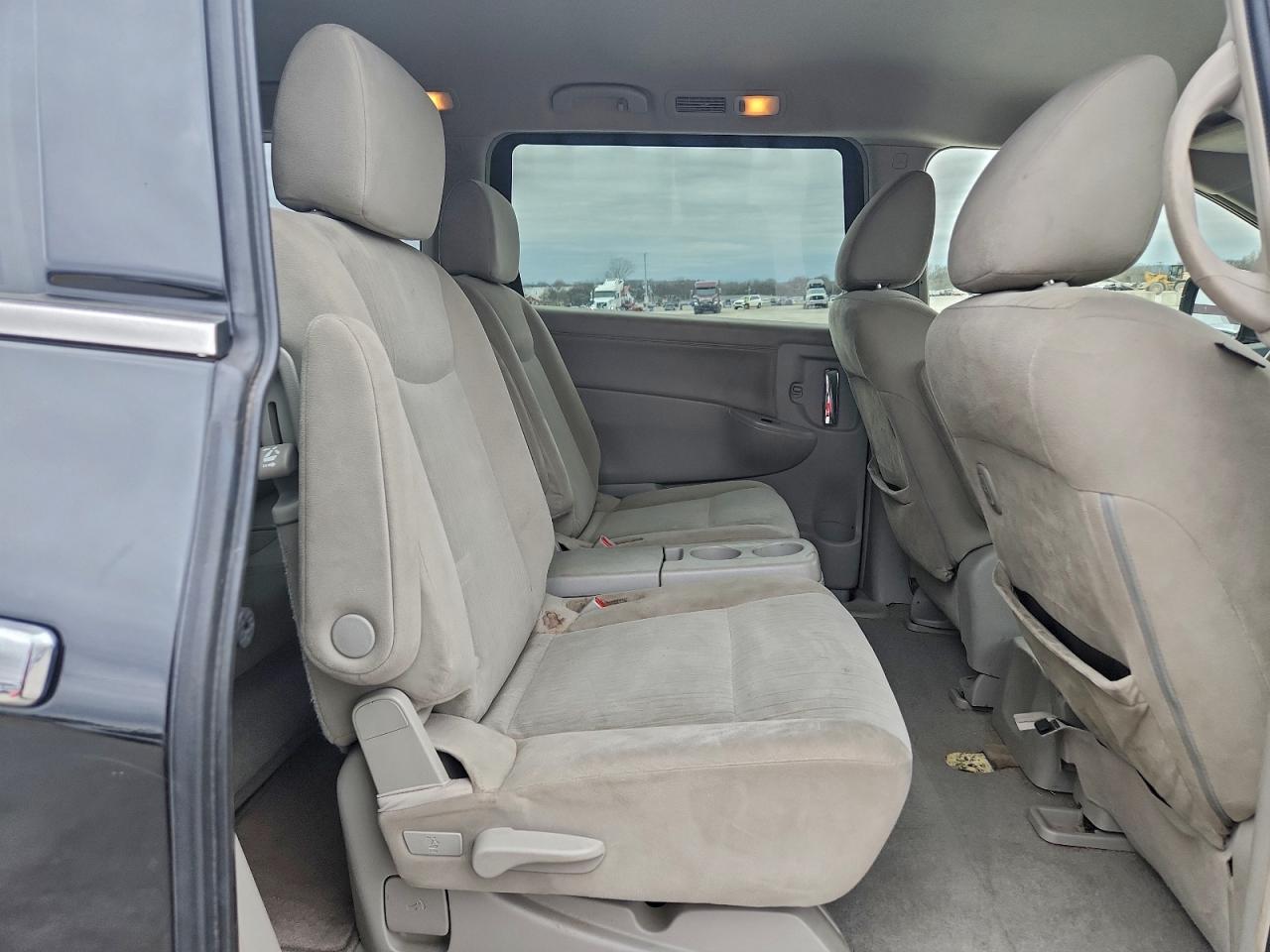 Nissan Quest S Image 7