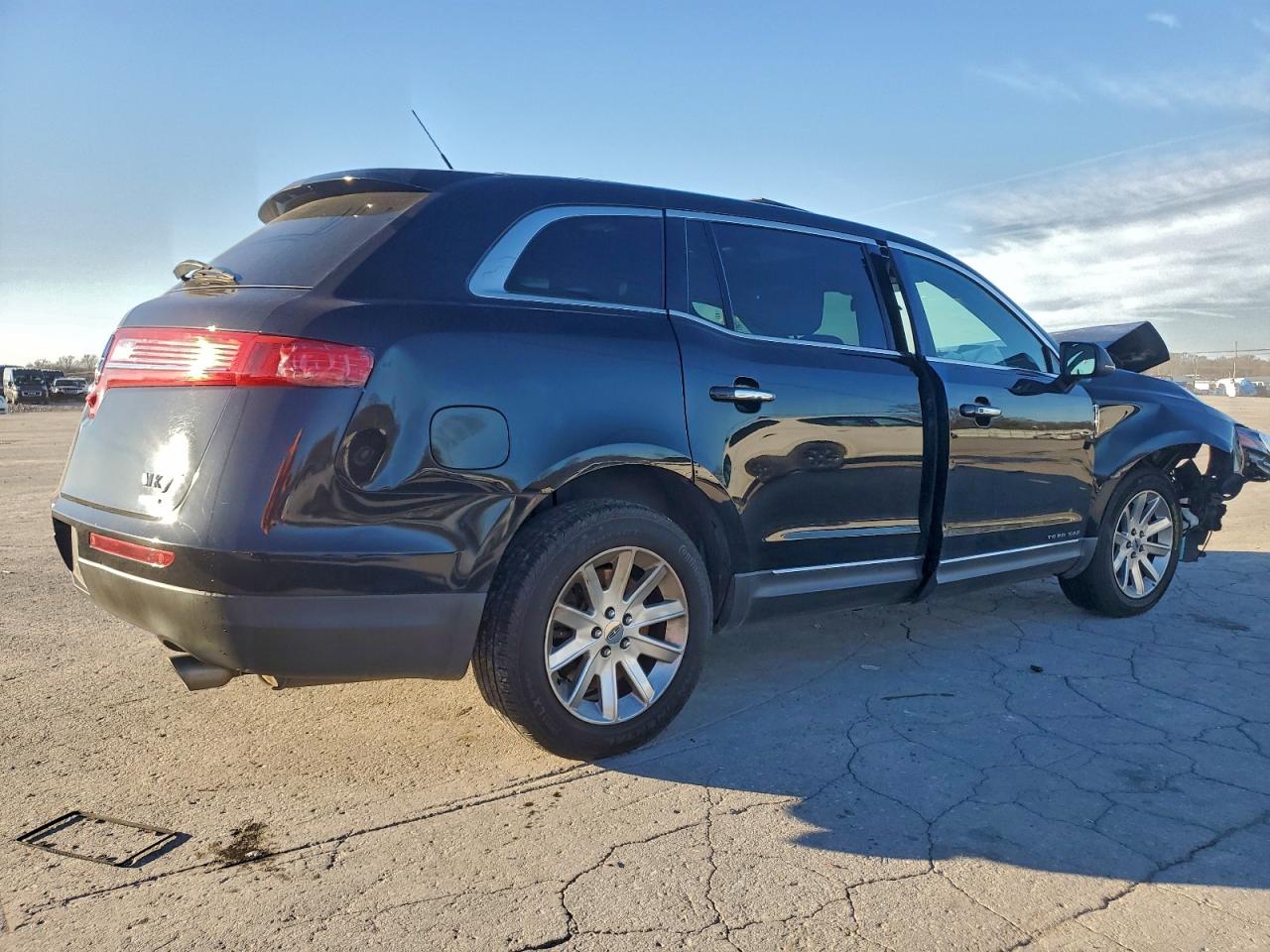 Lincoln MKT Image 9