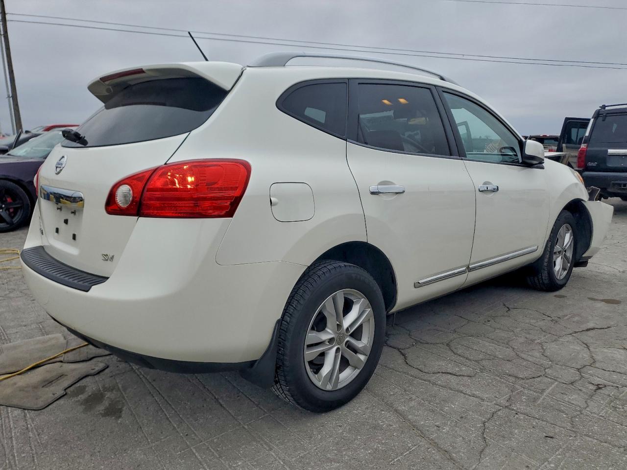 Nissan Rogue S Image 2