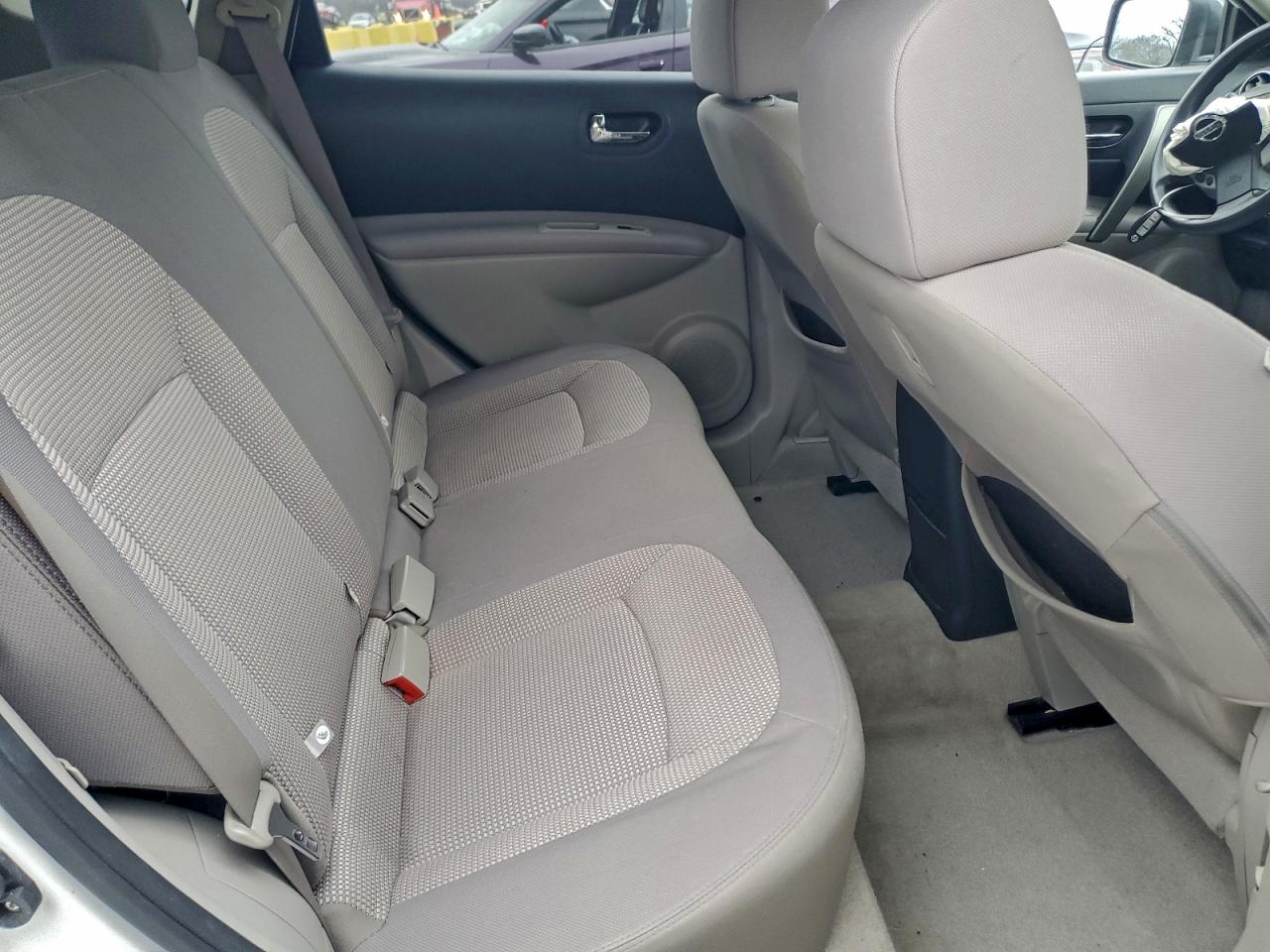 Nissan Rogue S Image 9