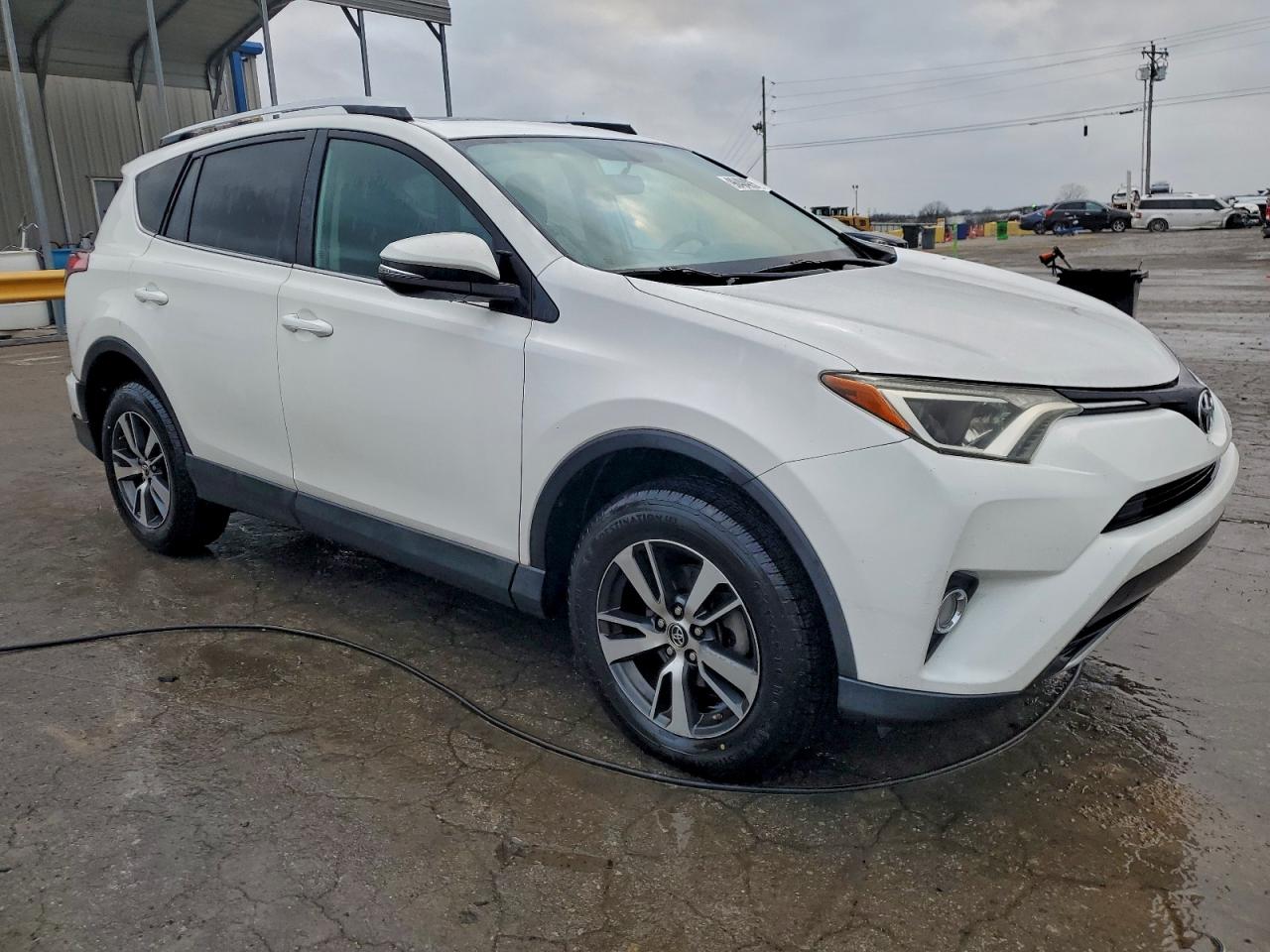 Toyota RAV4 Xle Image 2