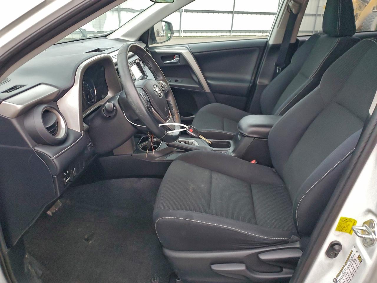 Toyota RAV4 Xle Image 3