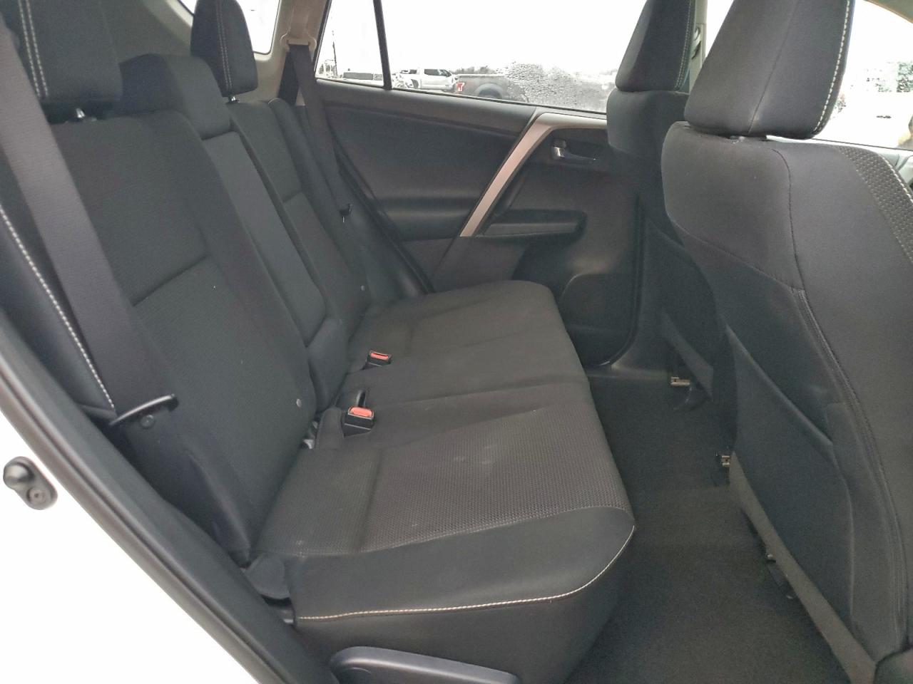 Toyota RAV4 Xle Image 12