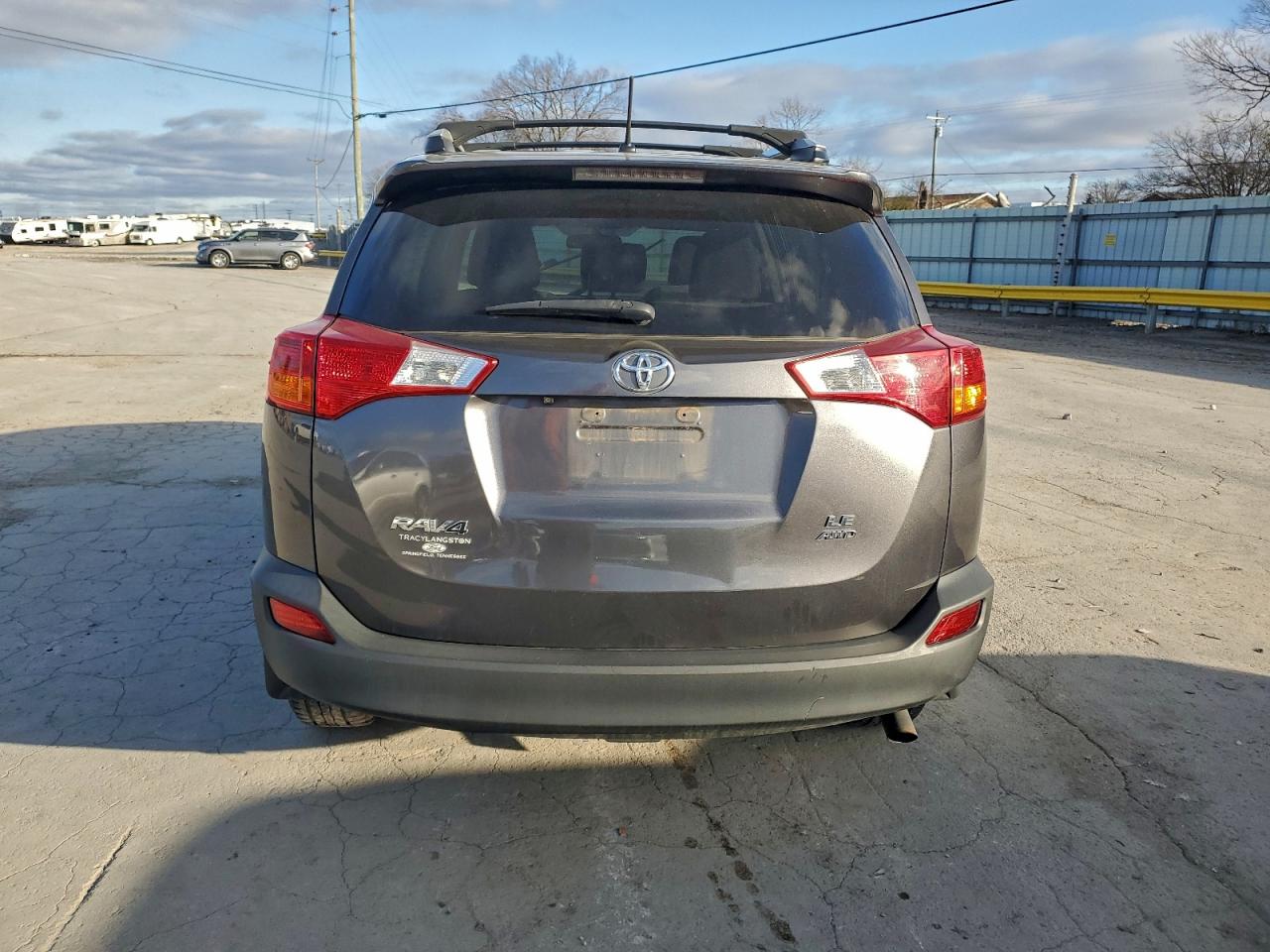 Toyota RAV4 Le Image 8