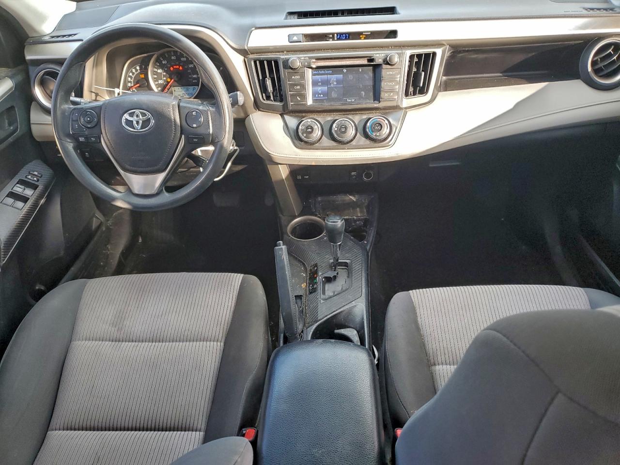 Toyota RAV4 Le Image 6