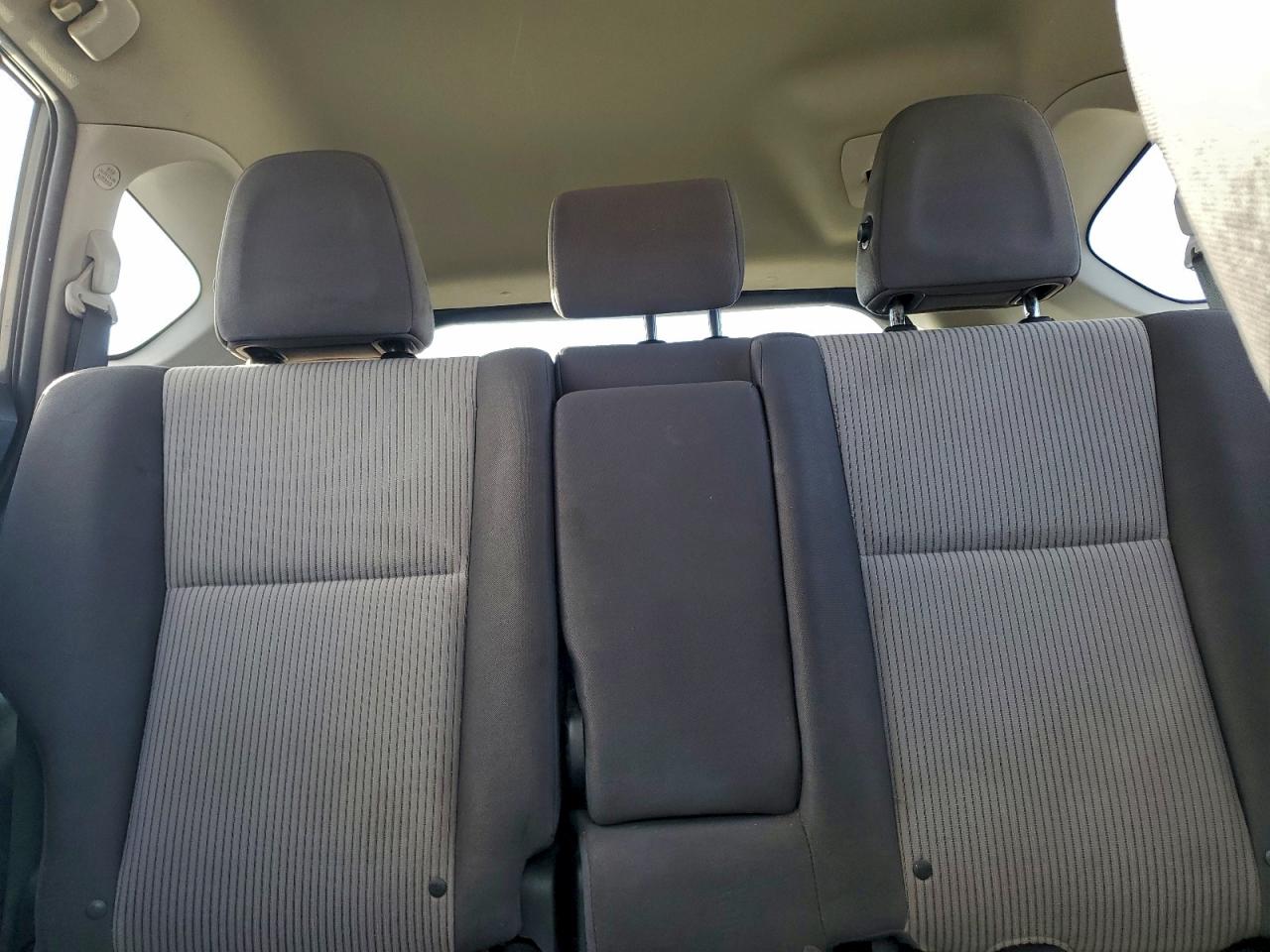 Toyota RAV4 Le Image 7