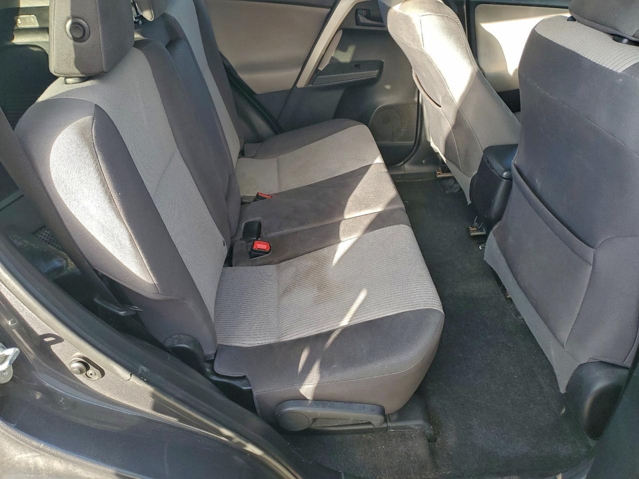 Toyota RAV4 Le Image 12