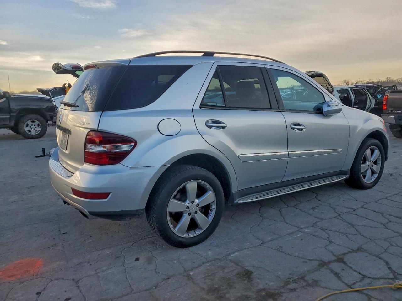 Mercedes-Benz M-Class 350 Image 3