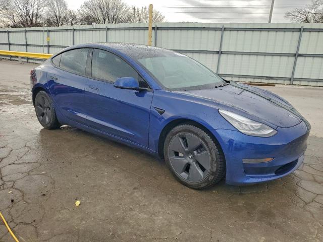 Tesla Model 3 Image 11