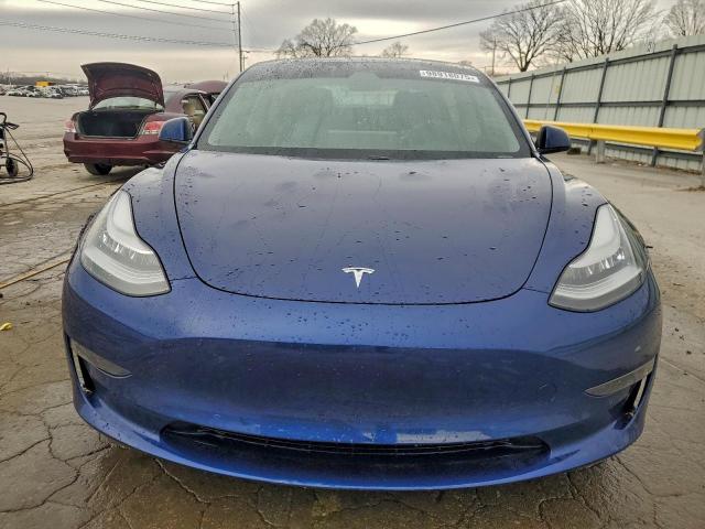 Tesla Model 3 Image 10