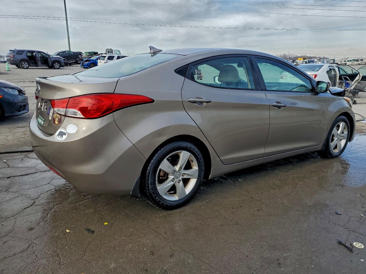 Hyundai ELANTRA Gls Image 3