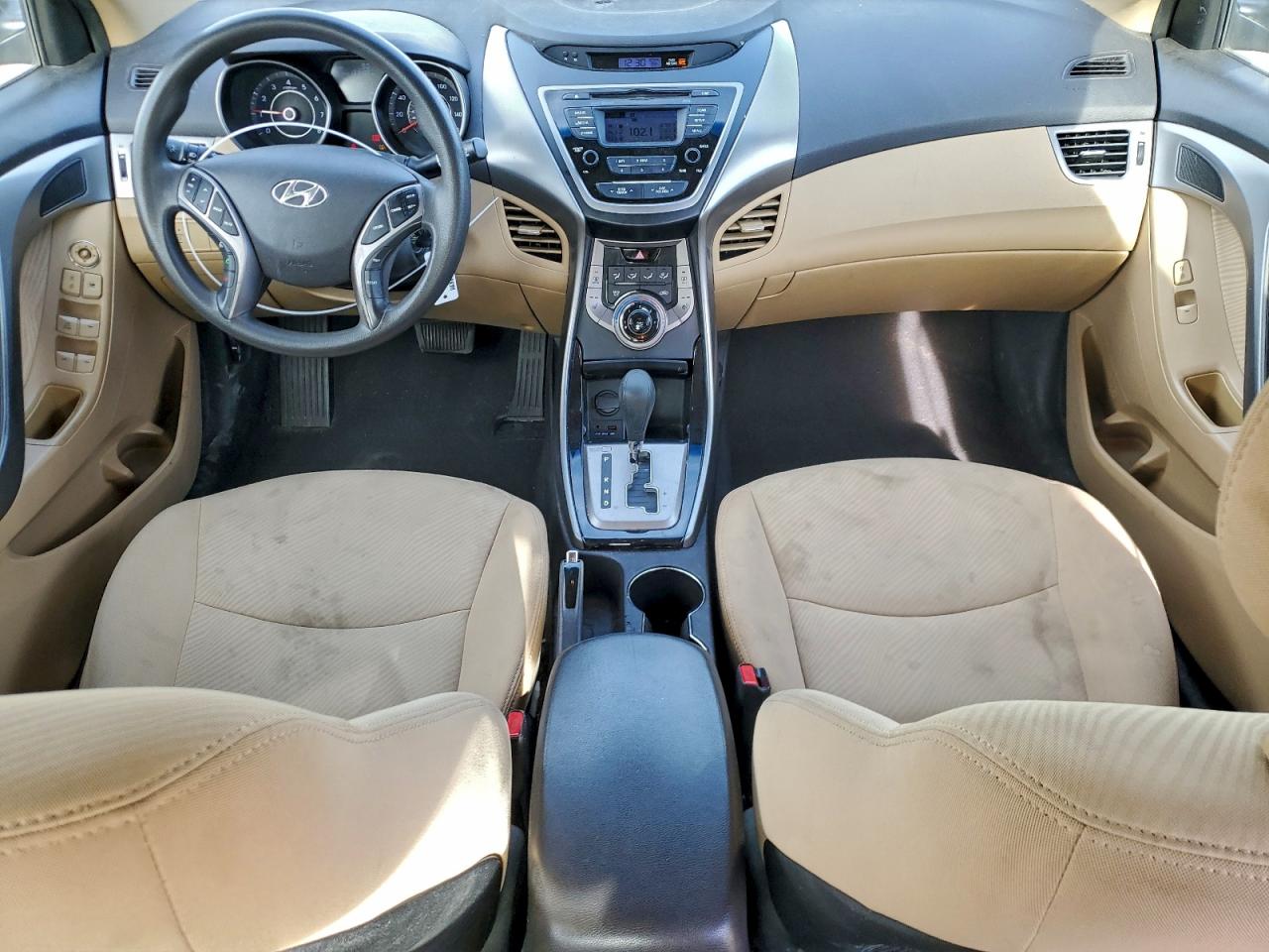 Hyundai ELANTRA Gls Image 12