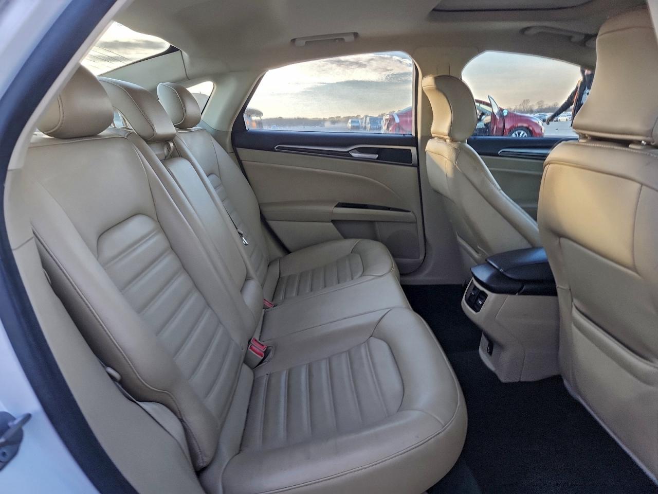 Ford Fusion Se Image 2