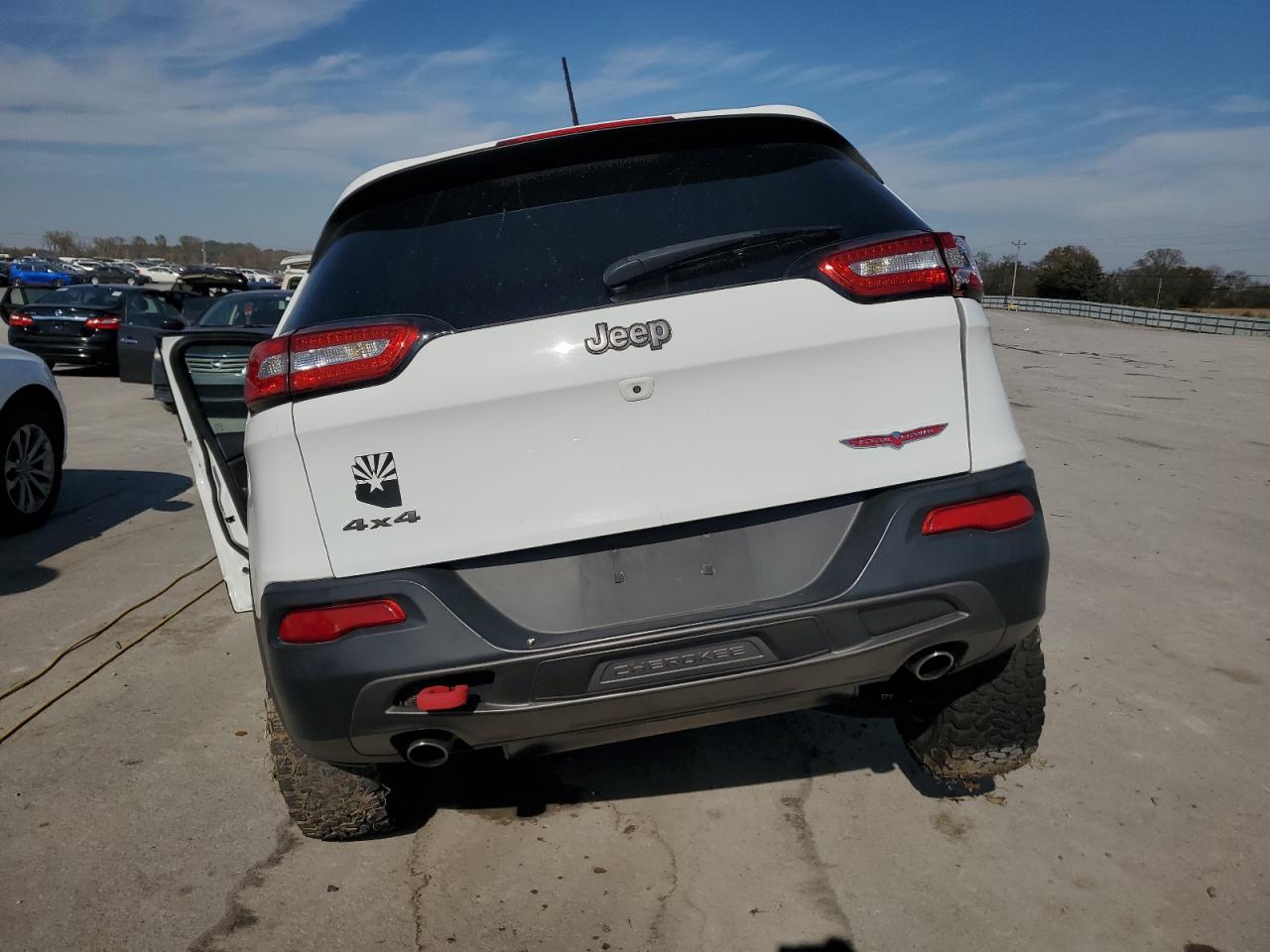 Jeep Cherokee Trailhawk Image 9