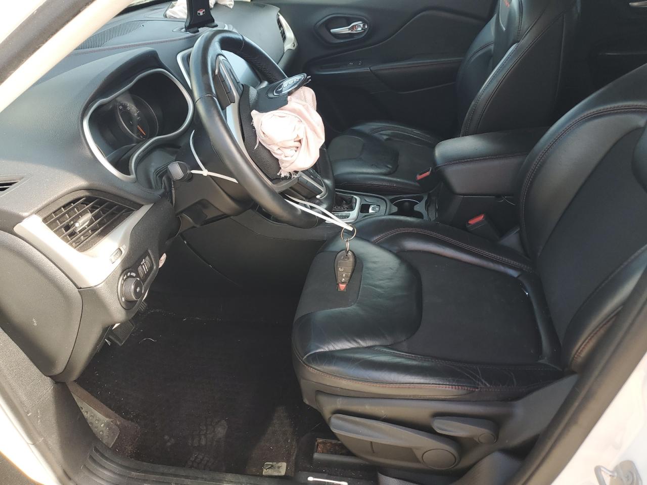 Jeep Cherokee Trailhawk Image 8