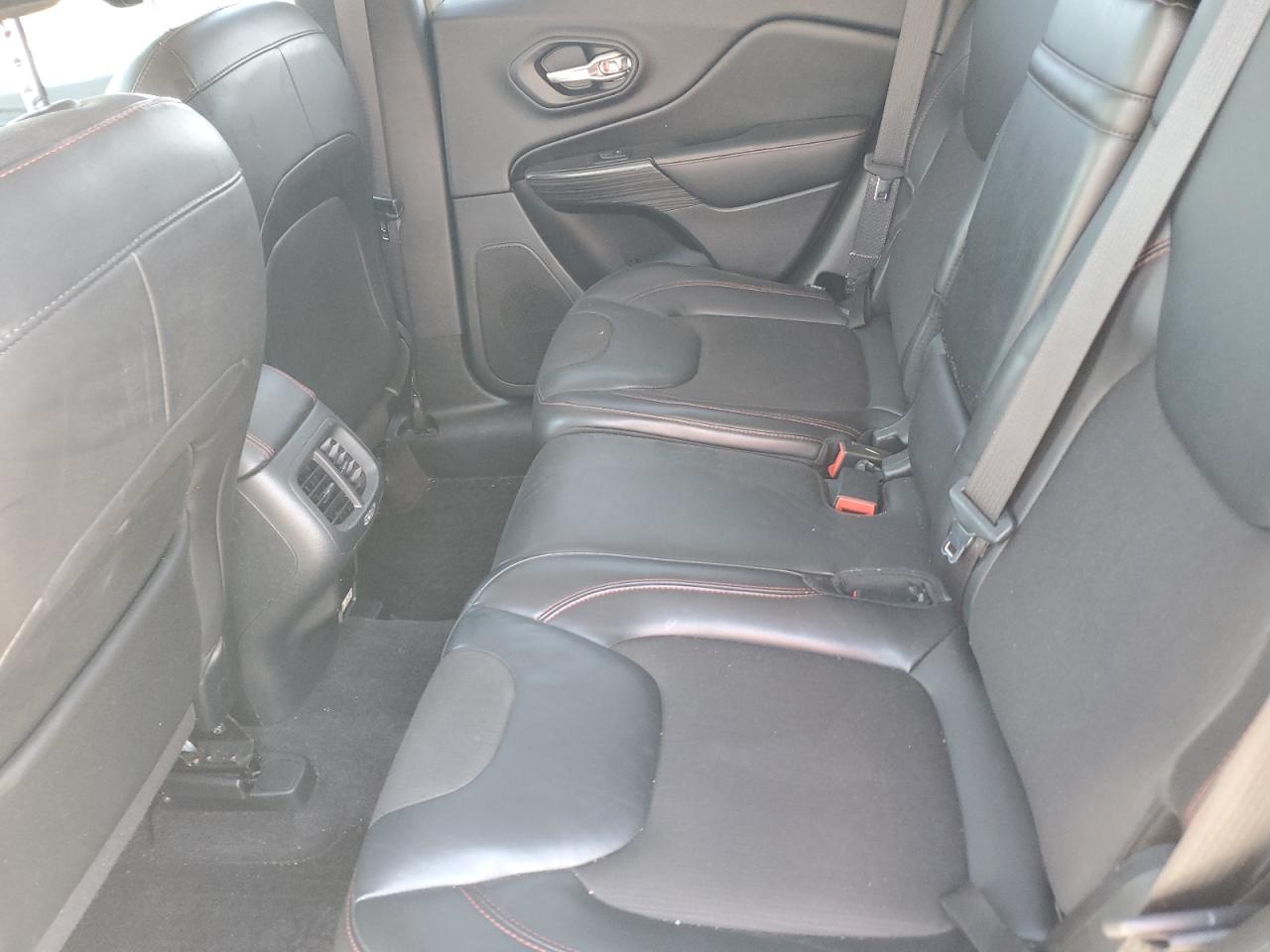 Jeep Cherokee Trailhawk Image 6