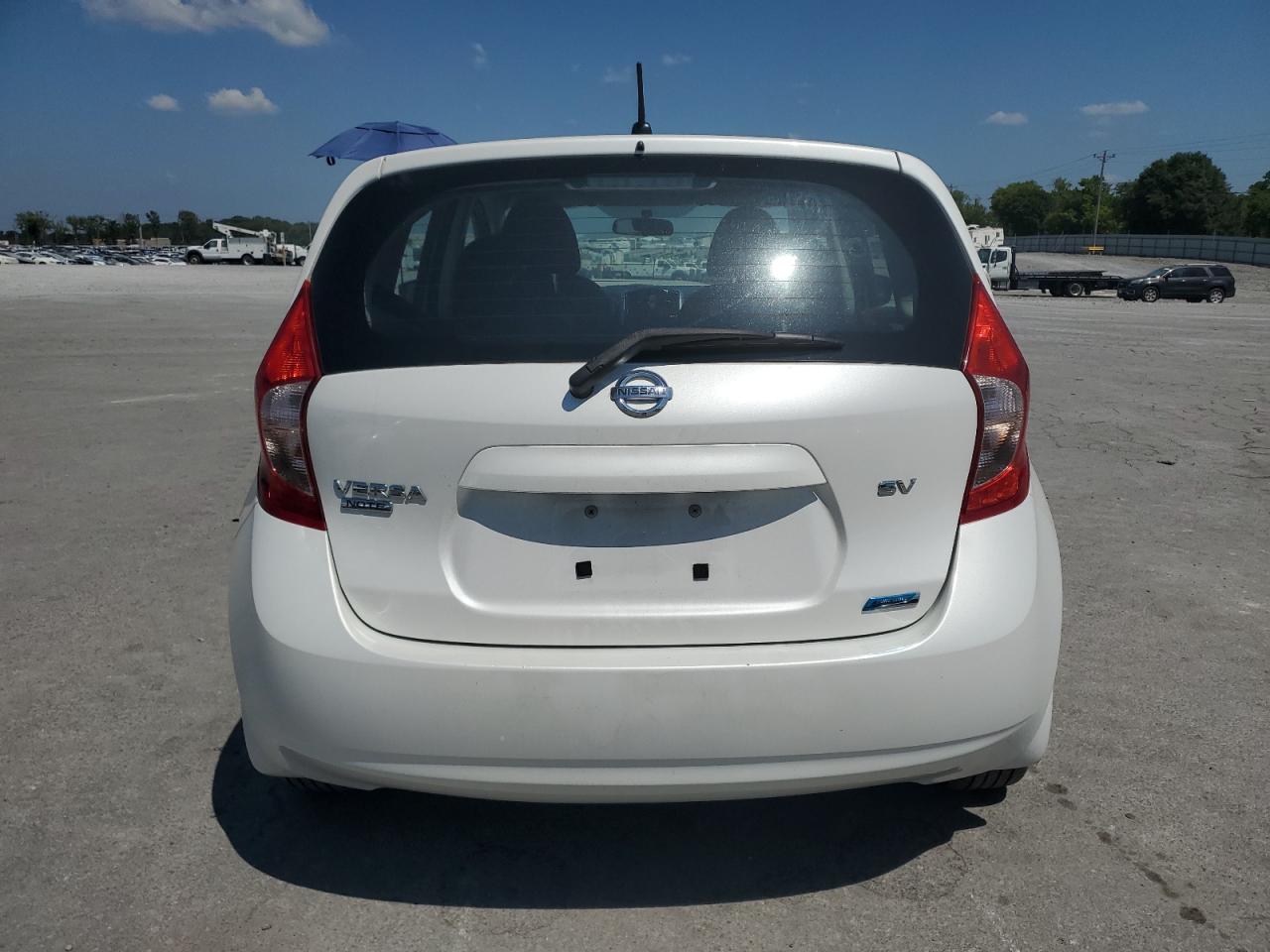 Nissan Versa S Image 6