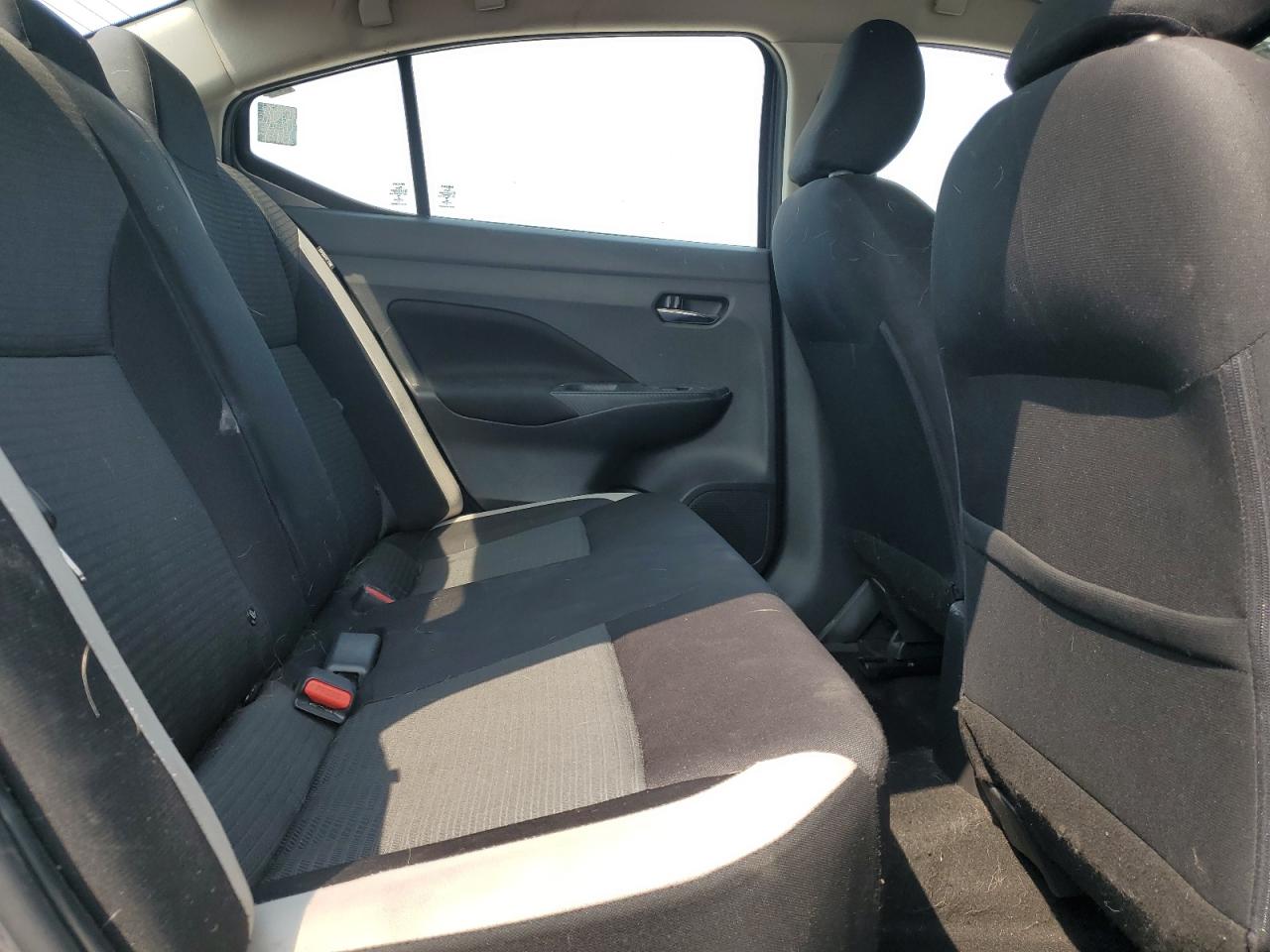 Nissan Versa Sv Image 9