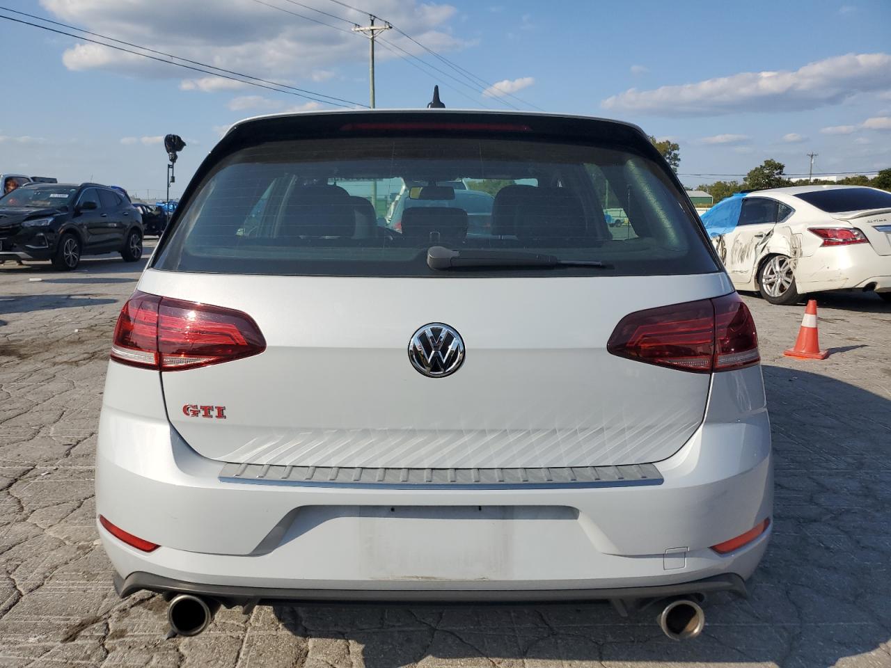 Volkswagen GTI S Image 12