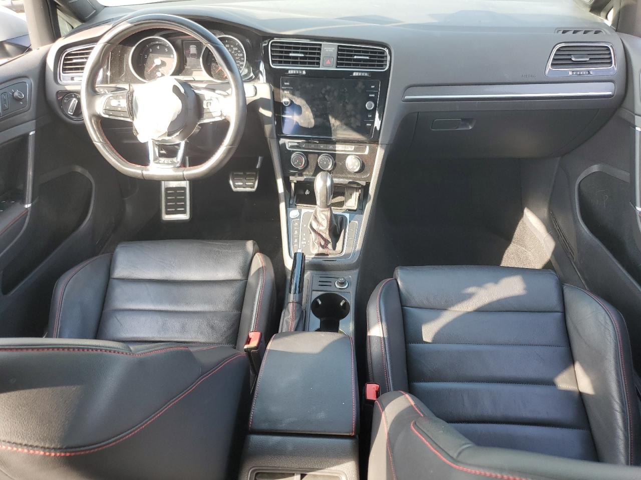 Volkswagen GTI S Image 10