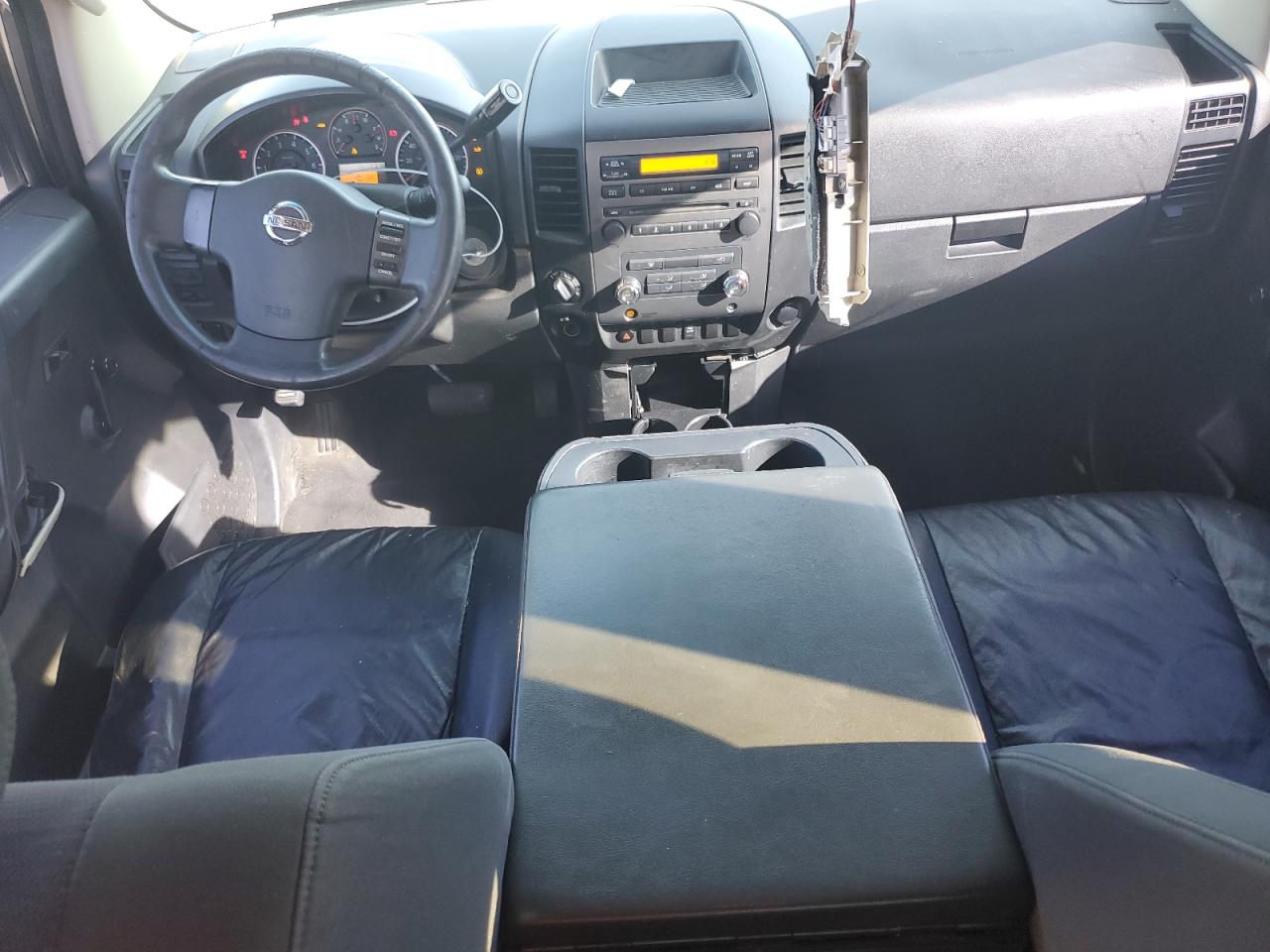 Nissan Titan Xe Image 12