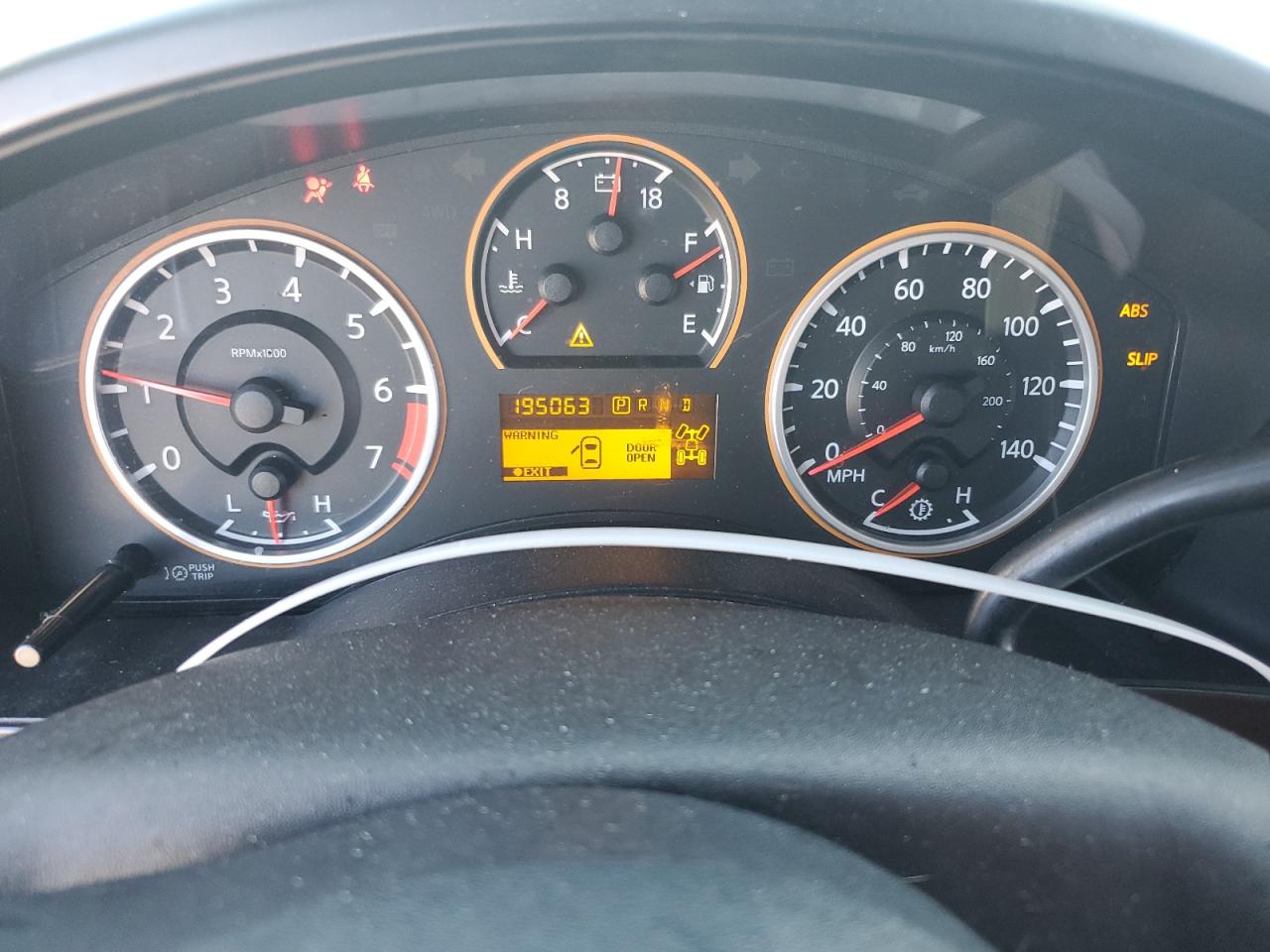 Nissan Titan Xe Image 6