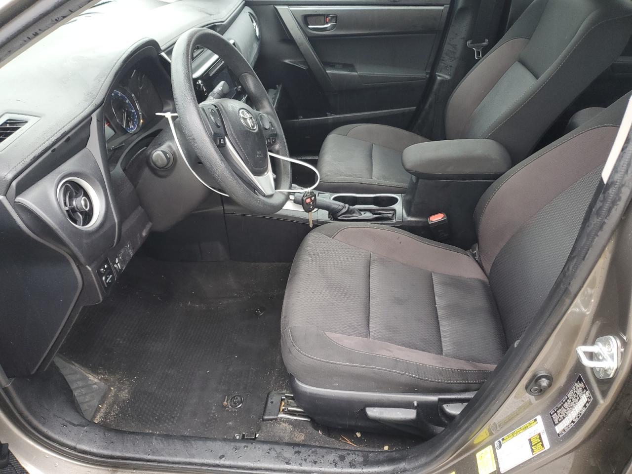 Toyota Corolla L Image 9