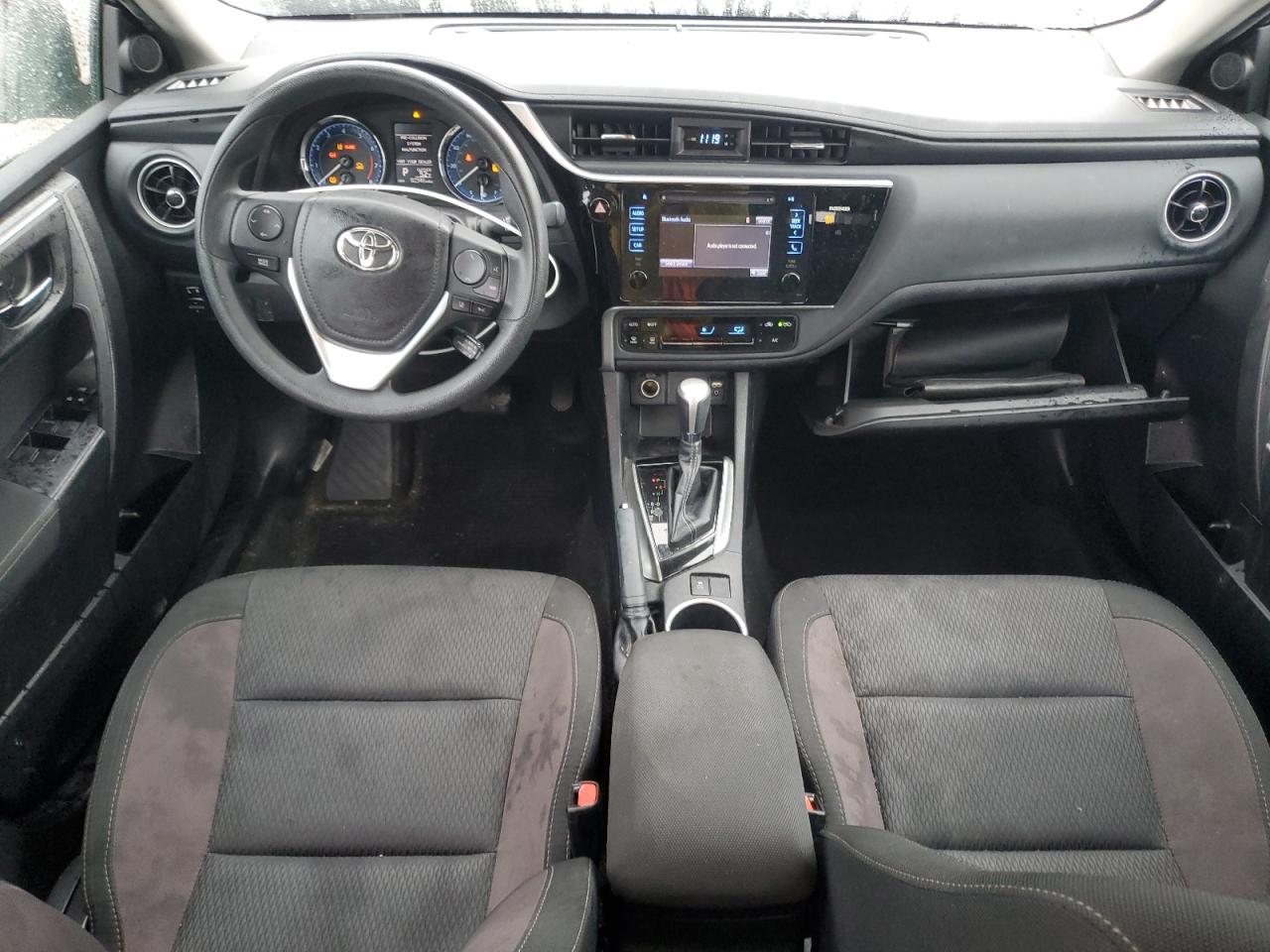 Toyota Corolla L Image 8