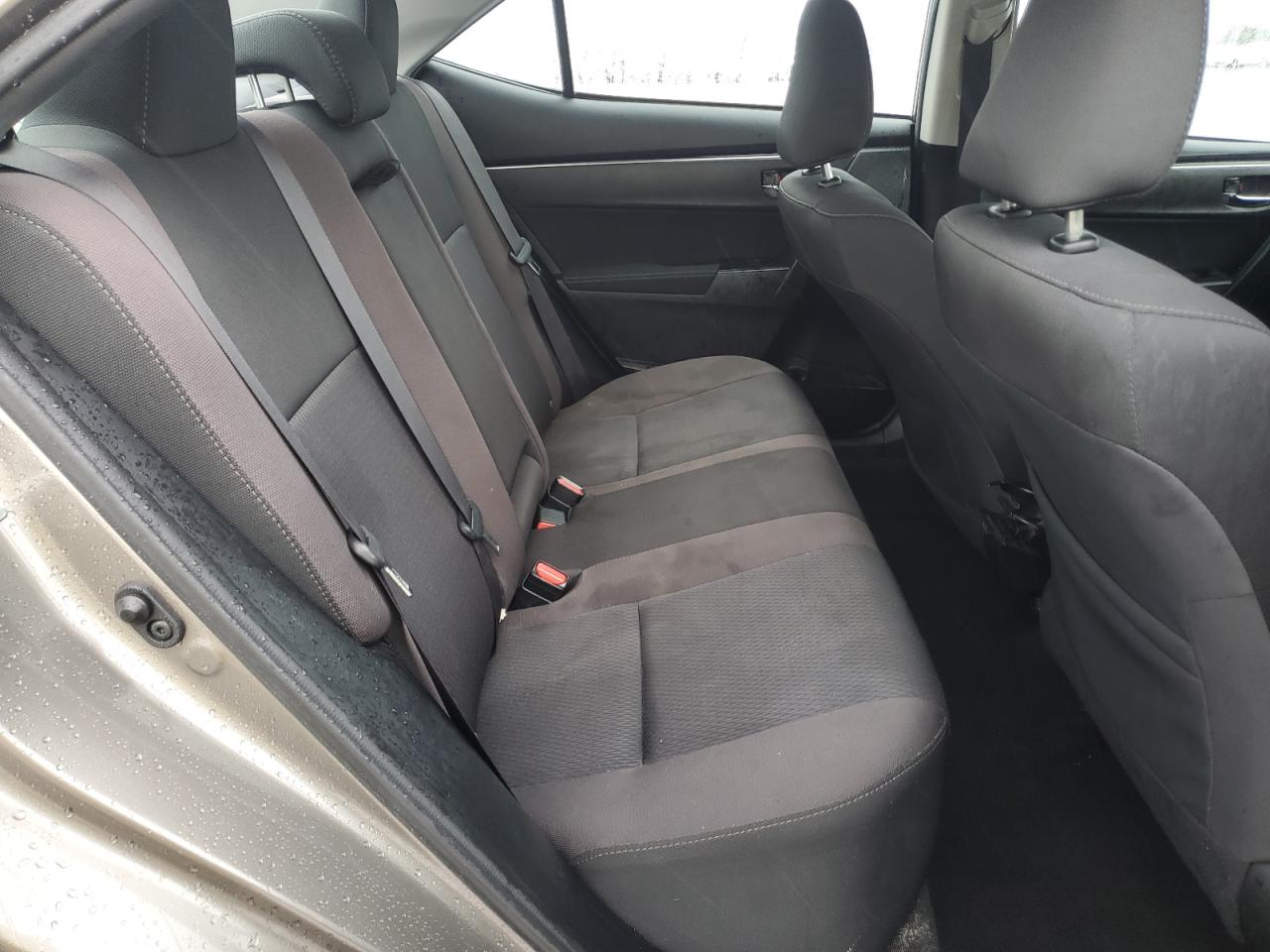 Toyota Corolla L Image 12