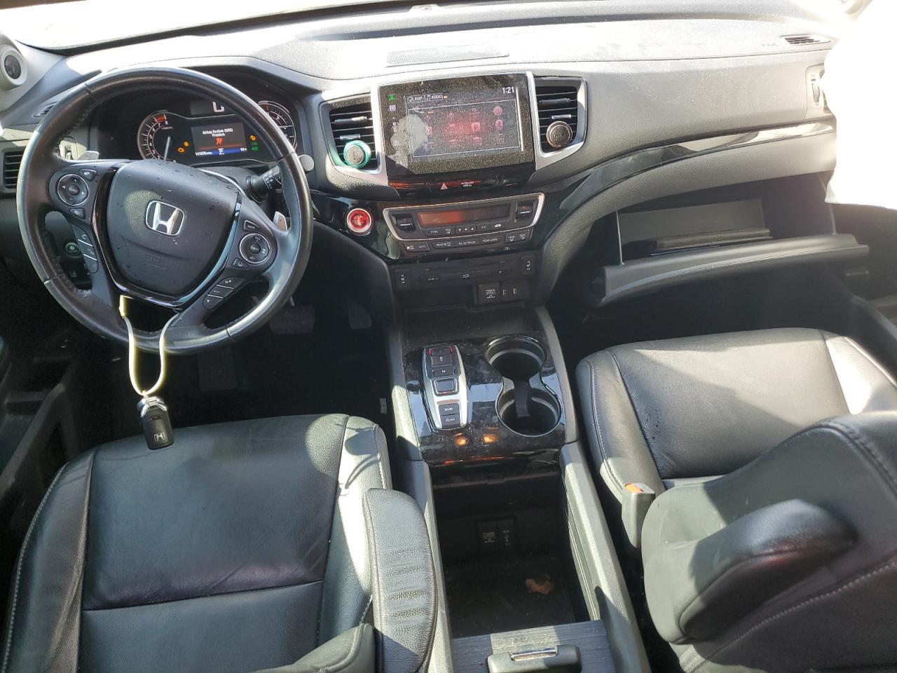 Honda Pilot Touring Image 3