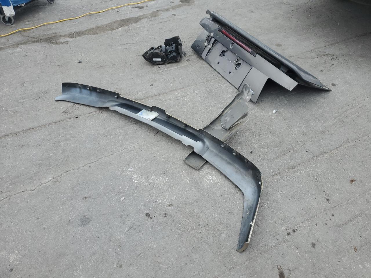 Chevrolet Silverado C1500 Classic Crew Cab Image 12