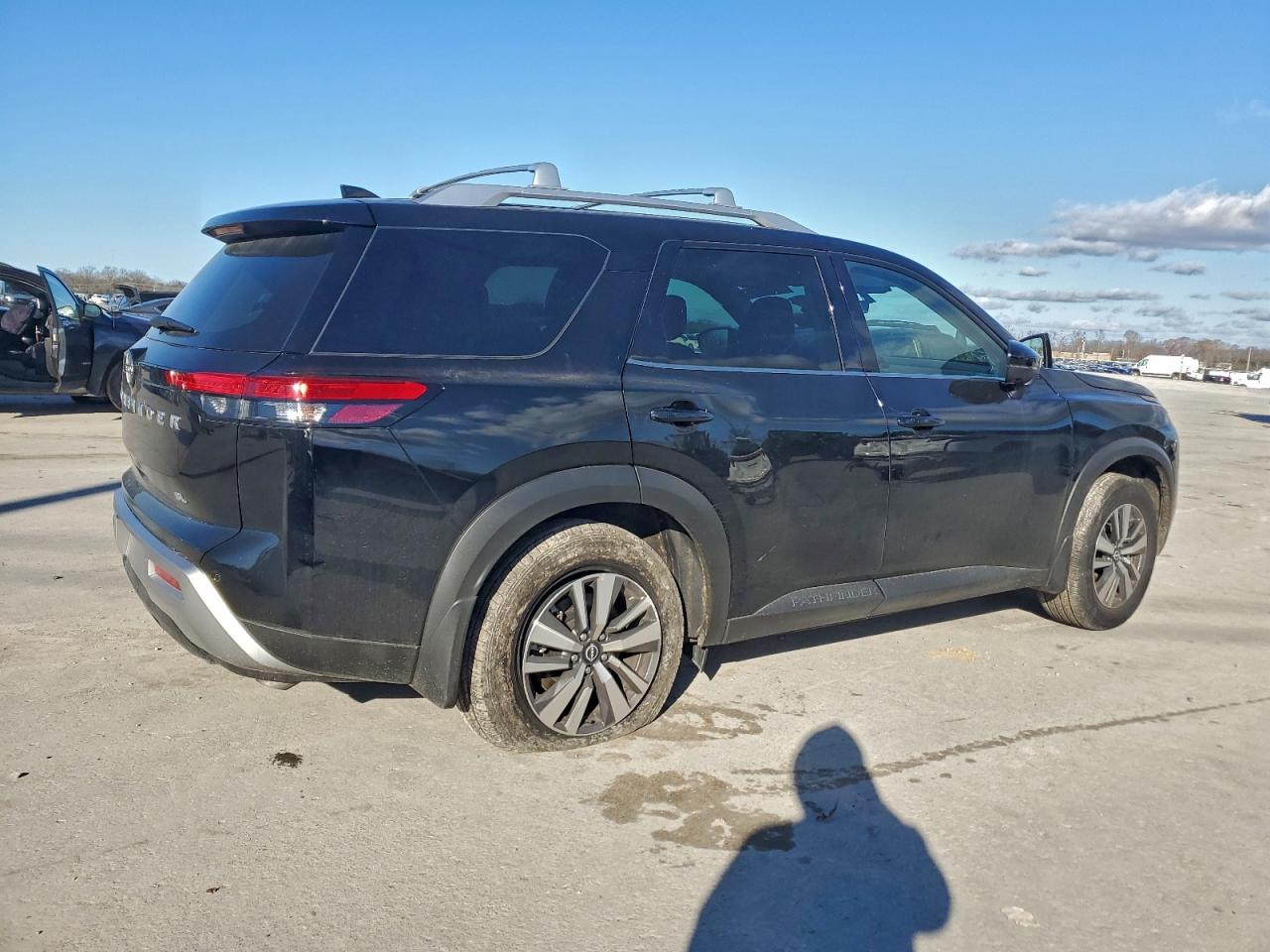 Nissan Pathfinder Sl Image 2