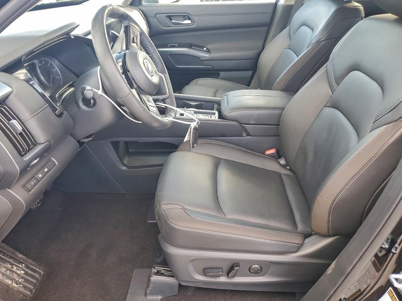 Nissan Pathfinder Sl Image 7