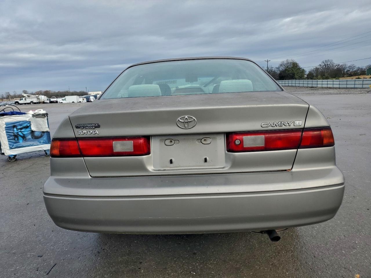 Toyota Camry Ce Image 8